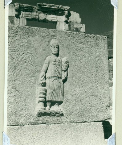 Niha, vallée de la Bekaa, statue du grand prêtre à l'entrée du temple de Hadaranis et Atarganis