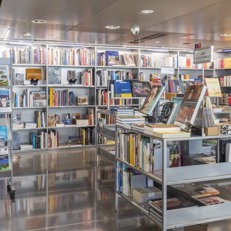 Librairie-boutique : vue générale